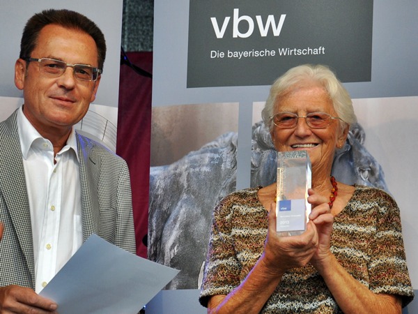 Geroldine Ondrusek mit Pokal